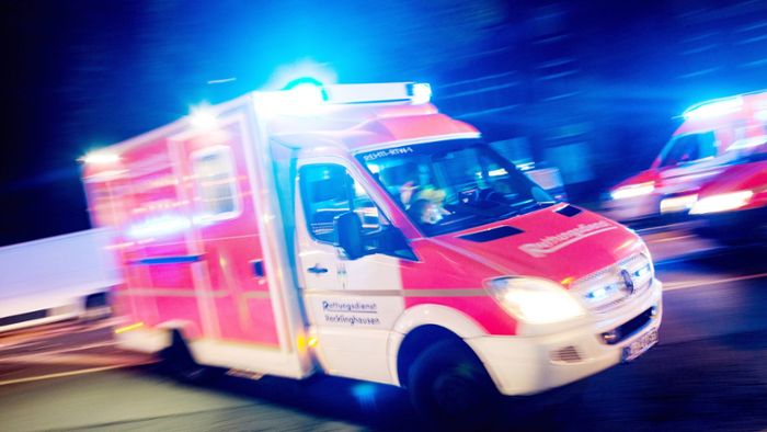 Unfall in Bad Cannstatt: Van gerät in Gegenverkehr –  Baby mit schweren Verletzungen