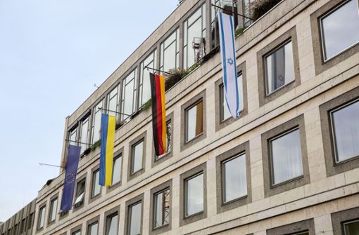 Die aktuelle Beflaggung am Stuttgarter Rathaus. Foto: Lichtgut/ /Leif Piechowski