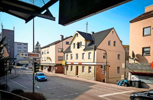 Für die  Flüchtlingsunterbringung kaufen  Kommunen oft Privathäuser, wie hier in der Leonberger Innenstadt. Foto: Simon Granville/Archiv