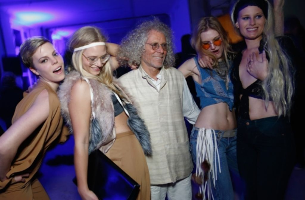 Rainer Langhans feiert bei Dandy Diary Party, der inoffiziellen Eröffnungsparty der Fashion Week, inmitten der Mode-Hipsters von Berlin.