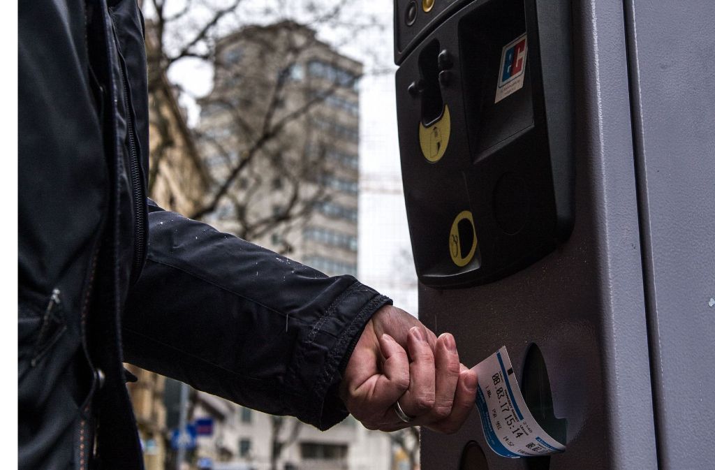 Künftig müssen Autofahrer mehr Geld in die Parkautomaten  stecken.