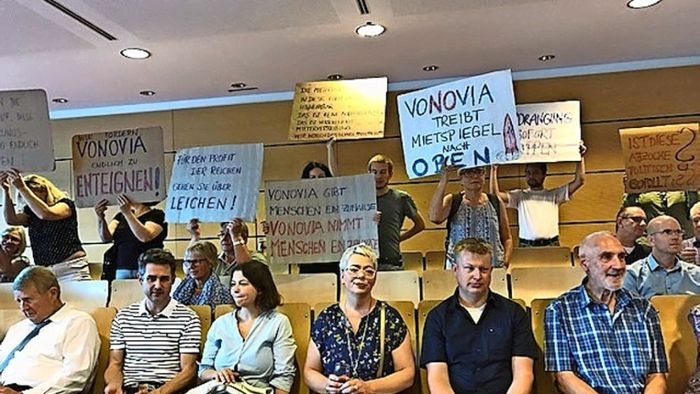 Protest im Rathaus gegen Wohnungskonzern