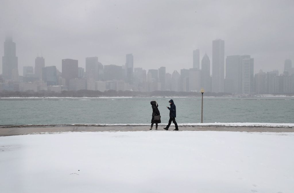 Eis am Lake Michigan ist in Chicago: Bis Mittwoch werden bis zu 60 Zentimeter Schnee vorhergesagt.