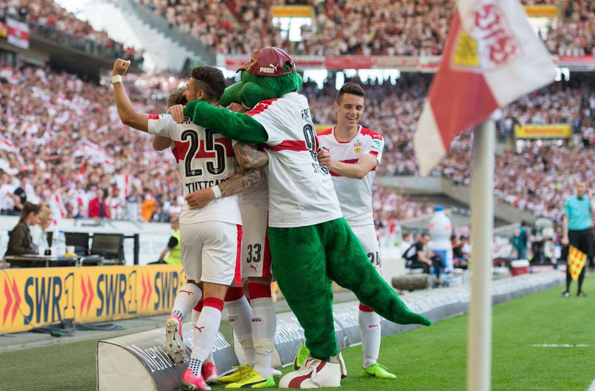 Vor drei Jahren machte der VfB Stuttgart am 34. Spieltag den Aufstieg perfekt. In der Bildergalerie blicken wir auf die letzten VfB-Saison-Spieltage der vergangenen Jahre. Foto: Pressefoto Baumann/Daniel Kopatsch