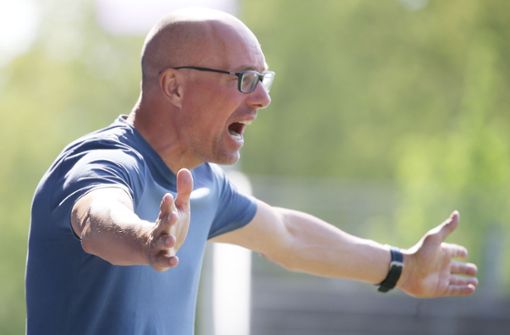 Jürgen Seeberger: Der Kickers-Coach fordert mehr Widerstandsfähigkeit von seiner Mannschaft. Foto: Baumann