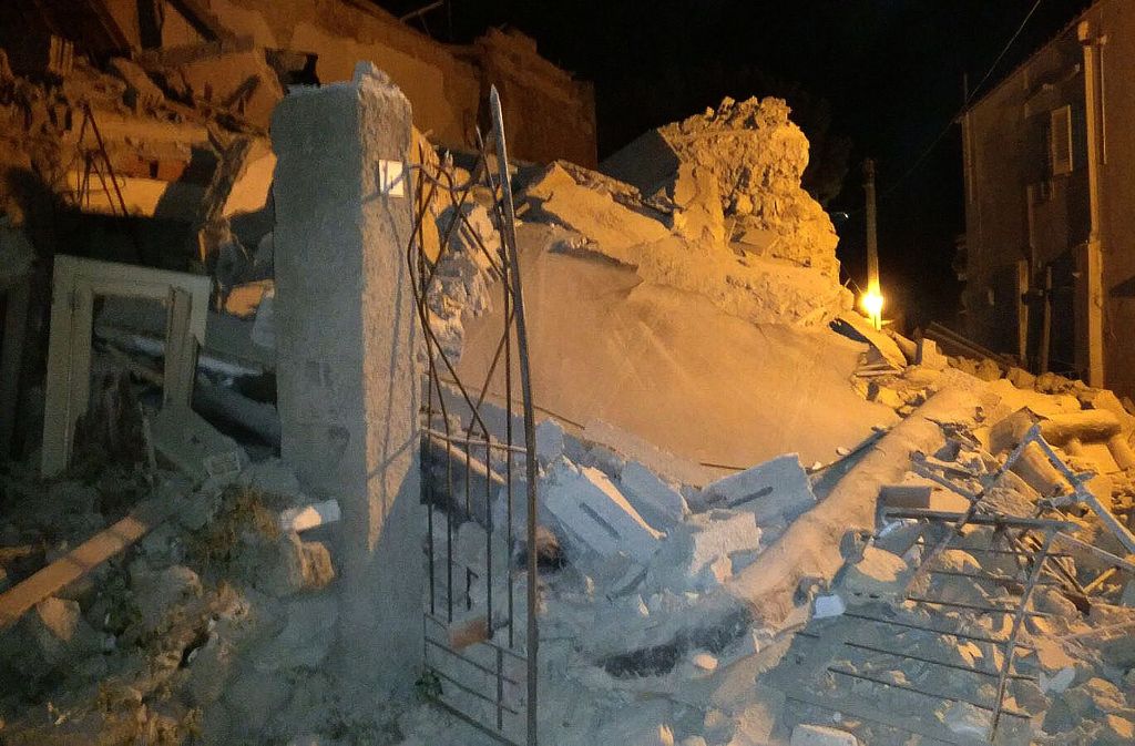 Ein Erdbeben hat die italienische Urlaubsinsel Ischia mitten in der Hochsaison erschüttert.
