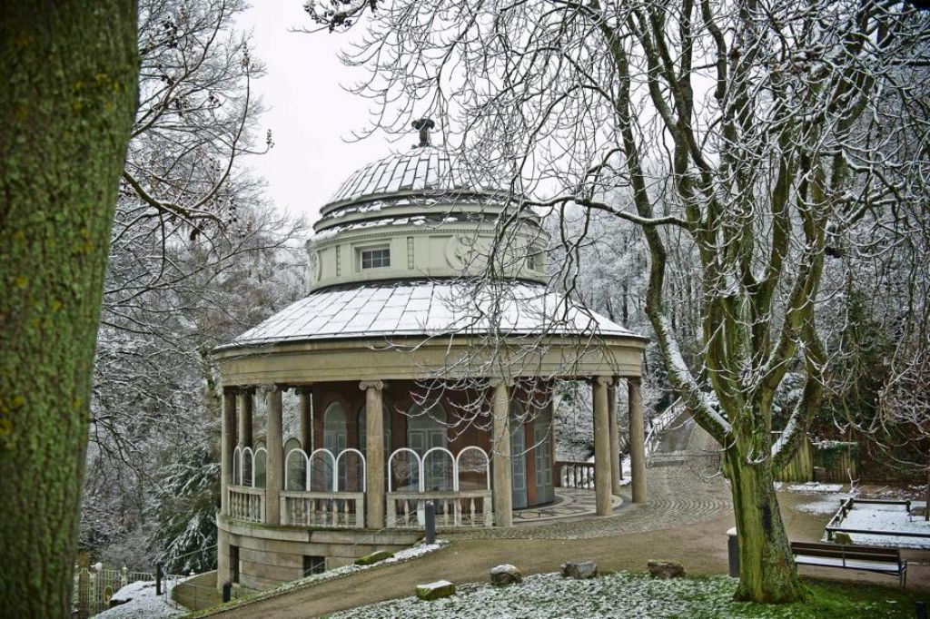 Erinnert an die frühere Pracht: das Teehaus im Weißenburgpark
