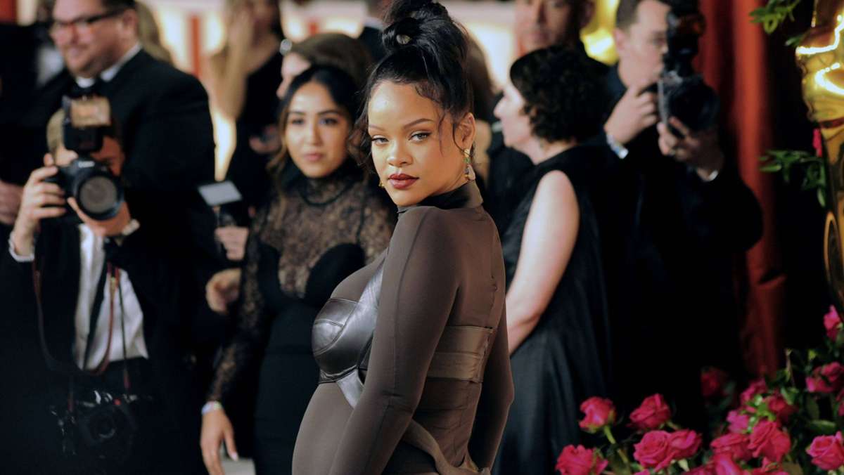 Oscars 2023: Rihanna setzt ihren Babybauch in Szene