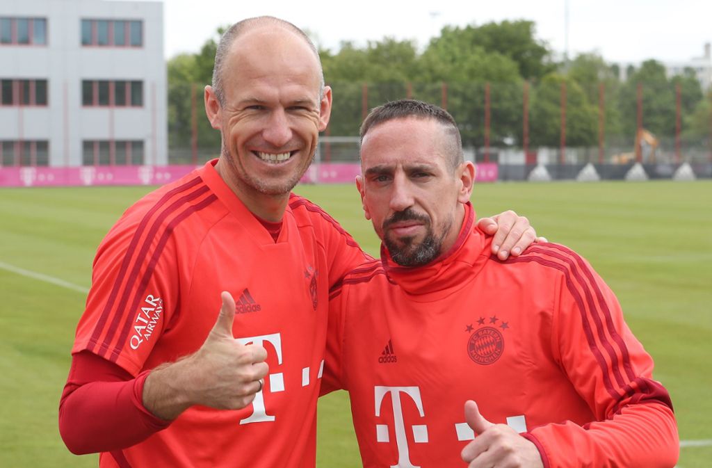 Vor dem Abschied: Robben und Ribery stellen sich während der letzten gemeinsamen Trainingswoche beim  FC Bayern an der Säbener Straße  den Fotografen.