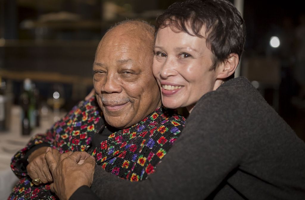 Musiklegende Quincy Jones mit  der Geigerin Susann Collier, der Mutter von „Wunderkind“ Jacob Colliert.
