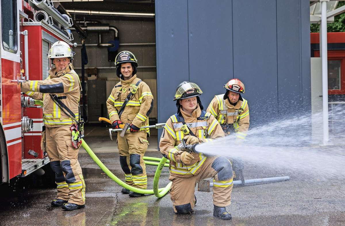 Nicht-Amerikaner bei den USAG-Firefighters: Station-Chief Boris Roth,  Fotis Chochlakas, Florian Schmidt und  Hubert Hennemann (von links).