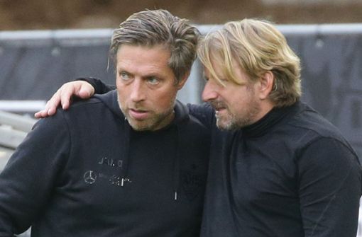 Trainer Michael Wimmer (li.) genießt vorerst das Vertrauen von Sportdirektor Sven Mislintat. Foto: Baumann/Hansjürgen Britsch