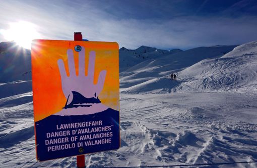 In einigen Schweizer Skigebieten herrscht eine erhöhte Lawinengefahr. (Symbolbild) Foto: IMAGO/Fotostand/Freitag