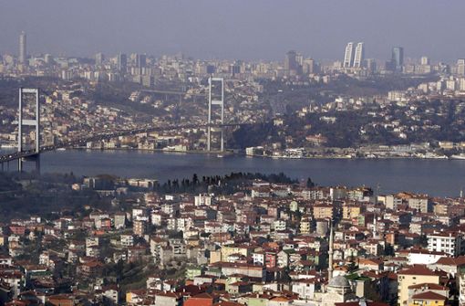 Der Bosporus ist eine der am dichtesten befahrenen Seestraßen der Welt. Foto: dpa