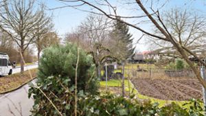 Auf diesem Gartengelände  in Weilimdorf soll ein Altenpflegeheim entstehen. Ob es kommt, ist offen. Foto: Lichtgut/Max Kovalenko