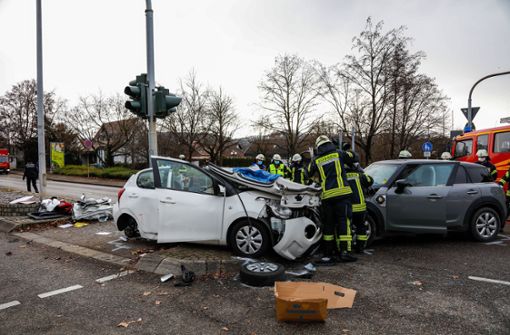 Die Feuerwehr musste eine Frau bei dem Unfall in Süßen aus ihrem Wagen befreien. Foto: 7aktuell.de/Christina Zambito
