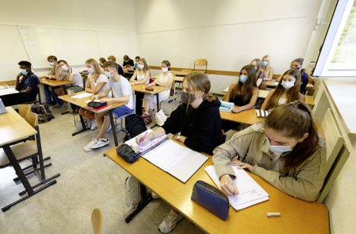 Ein Bild, das bald der Vergangenheit angehören soll: Schüler tragen Maske im Unterricht Foto: imago images/Rainer Unkel