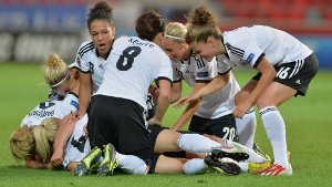 DFB-Frauen besiegen Island mit 3:0 