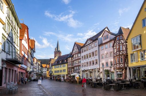 Die Altstadt von Wertheim steht unter Denkmalschutz – das macht sie für den großflächigen Einzelhandel zu einem schwierigen Pflaster. Foto: Adobe/Stock