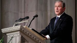 George W. Bush fand rührende, aber auch humorvolle Worte in seiner Rede. Foto: POOL