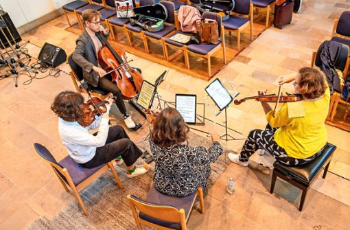 Noch vor dem Auftritt steht die Probe des Chaos String Quartets im „Konzertsaal“, in diesem Fall die Martinskirche mit ihrer wunderbaren Akustik. Foto: Eibner-Pressefoto/Sandy Dinkelacker