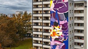 Der Münchner Künstler Satone – hier mit seinem Werk  Coming Home aus dem Jahr  2021 – wird auch in Stuttgart eine Fassade gestalten. Foto: Nika Kramer/Nika Kramer