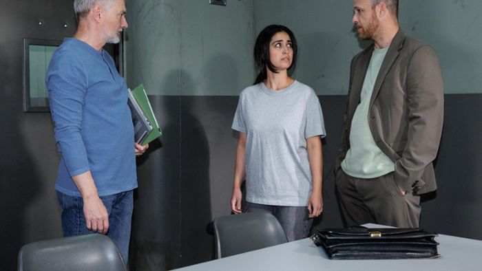 „Unter uns“-Vorschau heute: Sina verliert langsam die Nerven (21.8.25) „Unter uns“-Vorschau heute: Sina verliert langsam die Nerven (21.8.25)