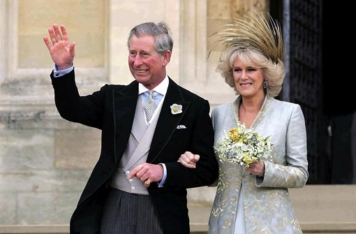 Prinz Charles und Camilla nach ihrer Trauung in der St. George’s Chapel auf Schloss Windsor Castle am 9. April 2005. Foto: epa
