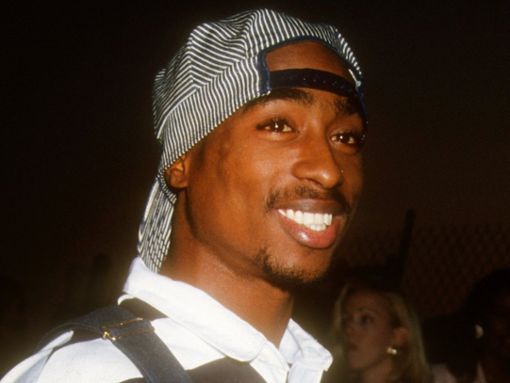 Rapper Tupac Shakur wurde 1996 im Alter von 25 Jahren in Las Vegas erschossen. Die Polizei nimmt fast 27 Jahre danach die Ermittlungen wieder auf. Foto: imago/agefotostock