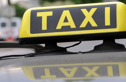 Die Zahl der E-Taxis ist gering, daher sind die meisten Taxifahrer skeptisch gegenüber den Schnellladesäulen. Foto: dpa/Franziska Kraufmann