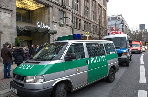 Die Polizei sucht weiterhin nach den Räubern, die das KaDeWe in Berlin überfallen haben. Foto: dpa