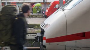 Reisende müssen sich auf Warnstreiks bei der Deutschen Bahn einstellen. Foto: dpa