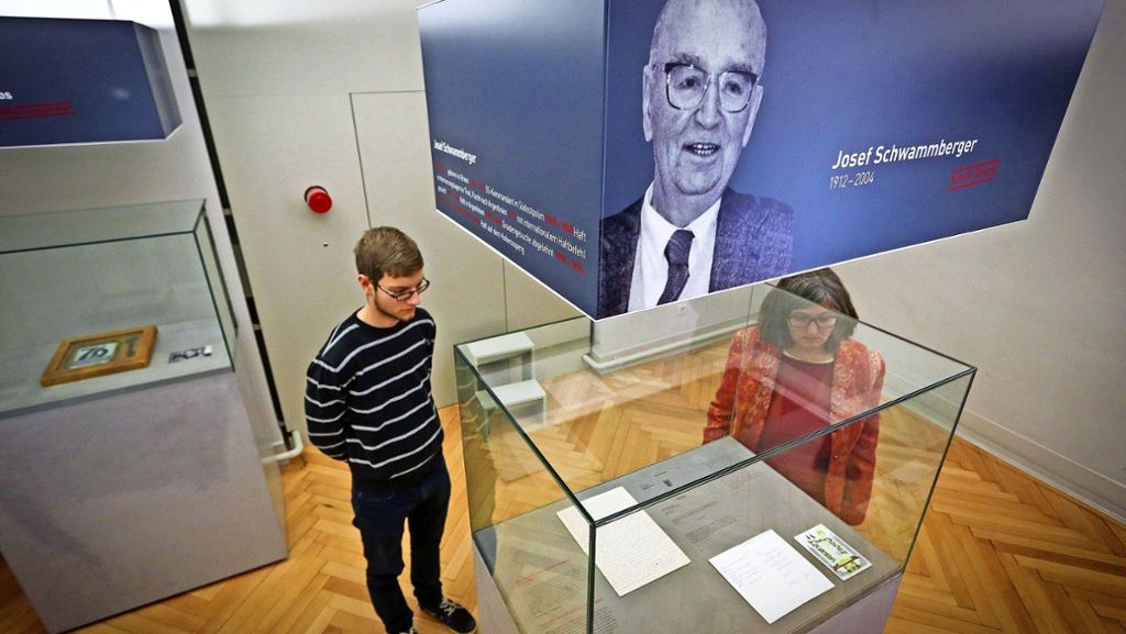 Museum Hohenasperg zeigt Schwammbergers Biografie: Glückwunschkarten  für  NS-Verbrecher
