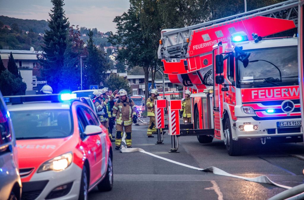Die Esslinger Feuerwehr ist am Freitagabend zu einem Großeinsatz ausgerückt.