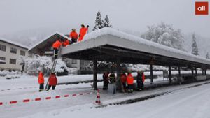 Zu viel Gewicht durch Schnee: THW-Einsatz am Bahnhof Oberstaufen