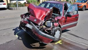 In Traktor gekracht – Autofahrer schwer verletzt