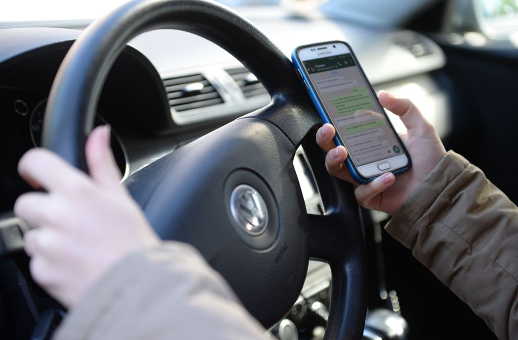 Rechtsprechung Fuhrerschein Weg Wegen Handy Am Steuer Wissen