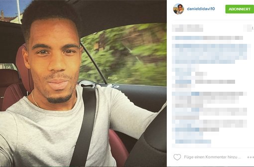 Daniel Didavi vom VfB Stuttgart macht ein Selfie beim Autofahren und postet es auf Instagram.  Screenshot: https://www.instagram.com/danieldidavi10/