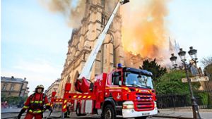 Durch ein Feuer ist die bekannte Kathedrale Notre-Dame in Paris schwer beschädigt worden. Foto: dpa