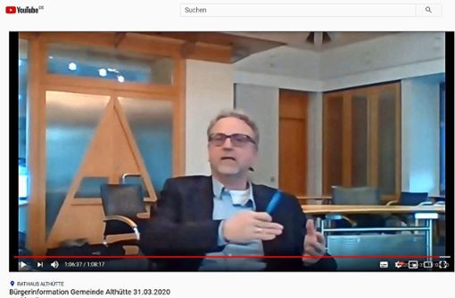Der Bürgermeister Sczuka hat per Videokonferenz Fragen beantwortet. Foto: Screenshot/Youtube.com