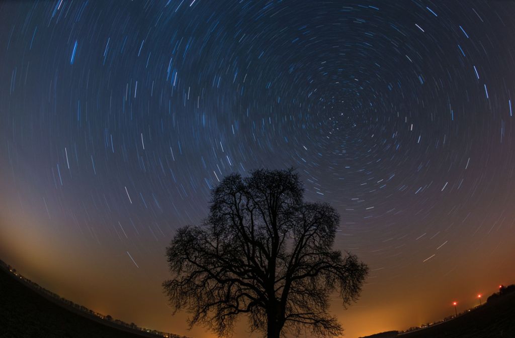 Der Sternenhimmel aufgenommen in einer Langzeitbelichtung. Foto: dpa-Zentralbild