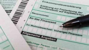 Einkommensteuererklärungen auf Papier haben eine längere Wartezeit zur Folge als über das Portal Elster. Foto: Imago/Zoonar