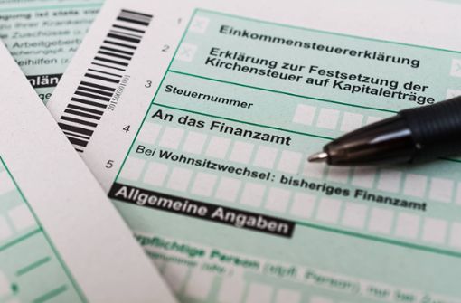 Einkommensteuererklärungen auf Papier haben eine längere Wartezeit zur Folge als über das Portal Elster. Foto: Imago/Zoonar