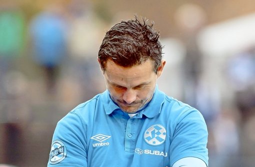 Kein Grund zur Freude bei Kickers-Trainer Dirk Schuster: Die Blauen haben am Samstag gegen Chemnitz 0:2 verloren. (Archivfoto) Foto: Pressefoto Baumann