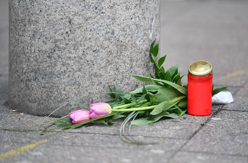 Trauer um die Opfer von Heidelberg: Am Samstag ist ein 35-Jähriger mit einem Auto in eine Menschengruppe gerast. Foto: dpa