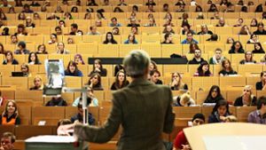An der Universität Hohenheim gelingt es, immer mehr Frauen als Professorinnen zu gewinnen. Foto: dpa/Fabian Stratenschulte