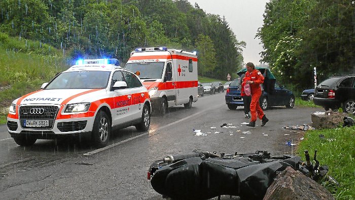 Motorradfahrer aus Stuttgart stirbt bei Sturz in Unterführung