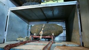 Eine 500 Kilogramm schwere Bombe aus dem Zweiten Weltkrieg wurde nahe dem Bahnhof Lahr im Ortenaukreis (Baden-Württemberg) gefunden entschärft. Foto: dpa