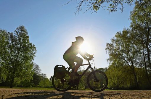 Die Coronakrise sorgt dafür, dass viele Radfahrer stressfreier in die Pedale treten können. Foto: picture alliance/dpa/Paul Zinken