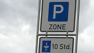 Vier bis zehn Stunden darf man mittlerweile in vielen Straßen von   Leinfelden-Echterdingen nur noch parken. Ansonsten braucht man einen Parkausweis. Foto: Natalie Kanter
